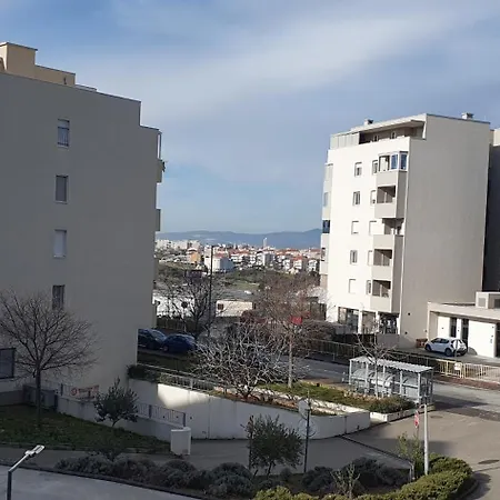 Jass Next To Mall Of Apartment Split
