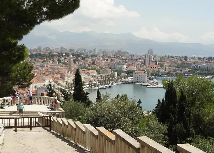 Jass Next To Mall Of 公寓 *