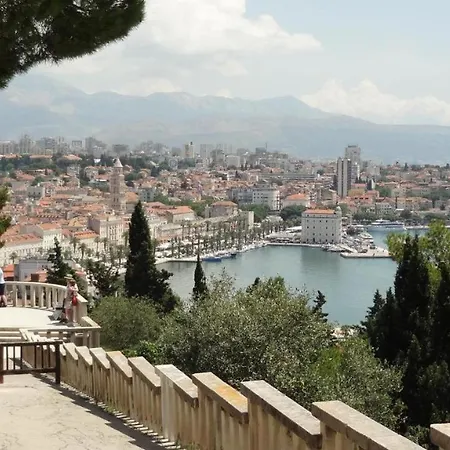 Jass Next To Mall Of Апартаменты *